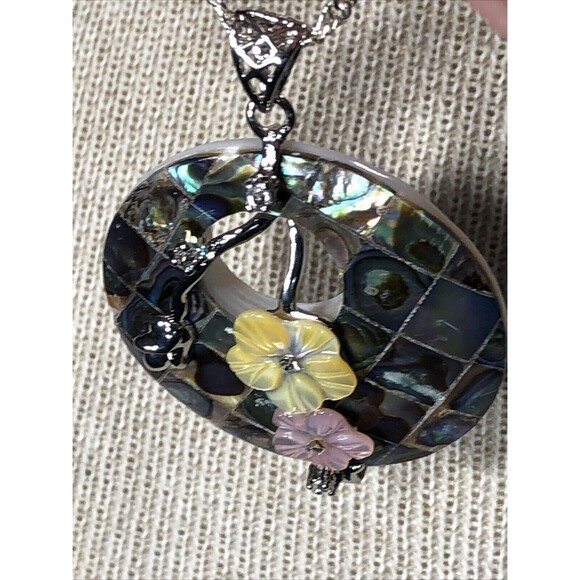 Flower Style Natural Handmade Abalone Shell Carved Shell Silver Necklace Pendant - Picture 9 of 14